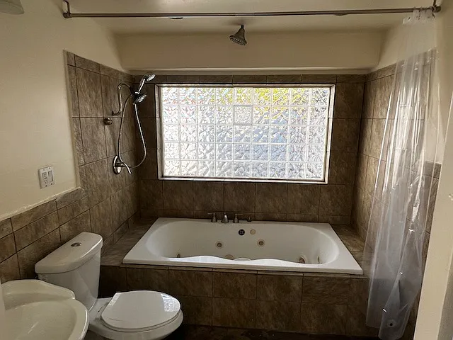 1110 Peralta St — Photo 7