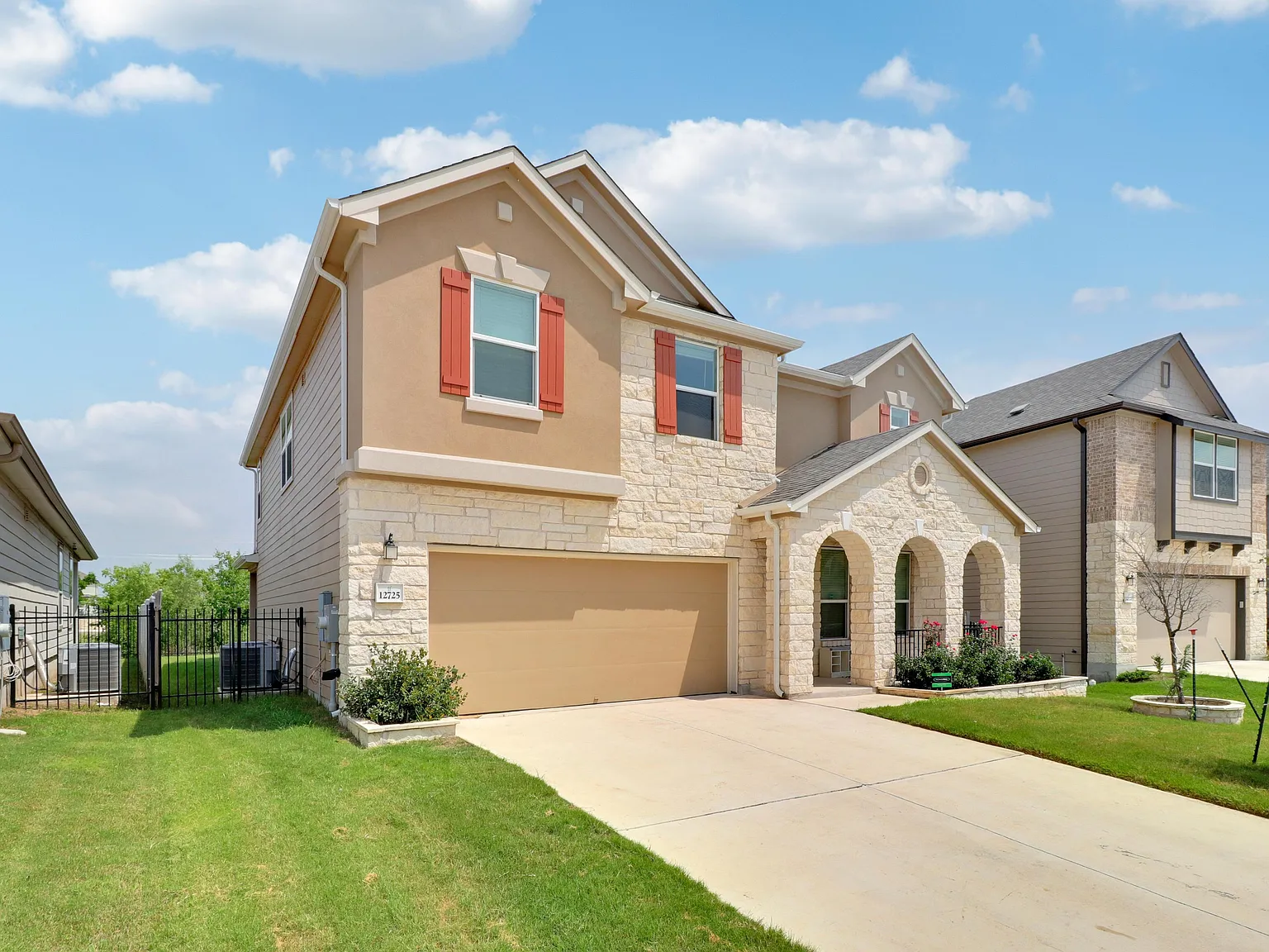 5 bed, 2.5 bath, 3206 sqft, $4,250 — Photo 3