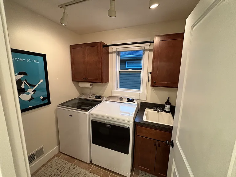 7424 Hometown Ct SE — Photo 31