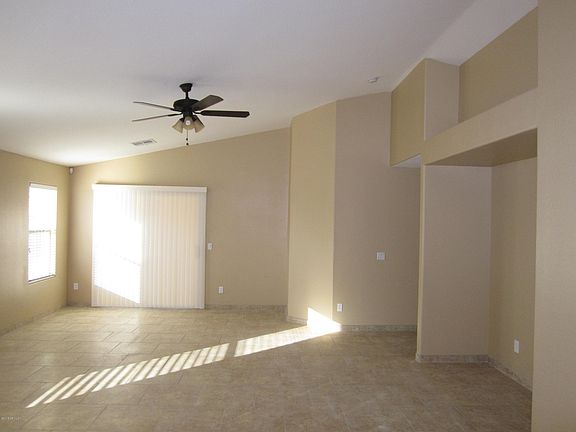 3rd image of 2556 W Tamarisk Ave