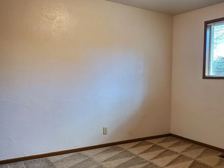 085-Applewood Apartments — Photo 7