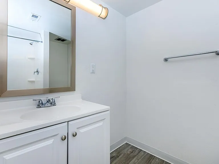 Palisade Park Aparments — Photo 29