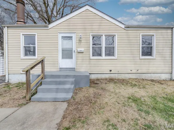 11001 Saint Raphael Ln, Saint Ann, MO 63074