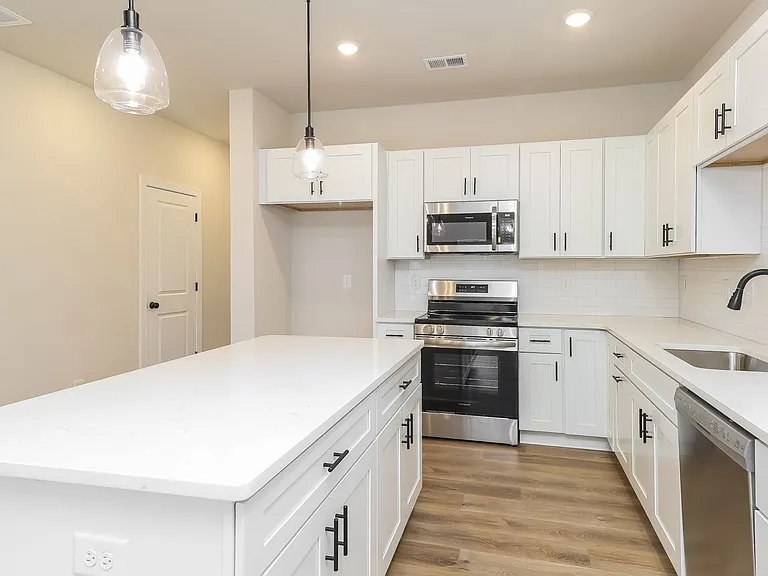 3609 Corbett St — Photo 2