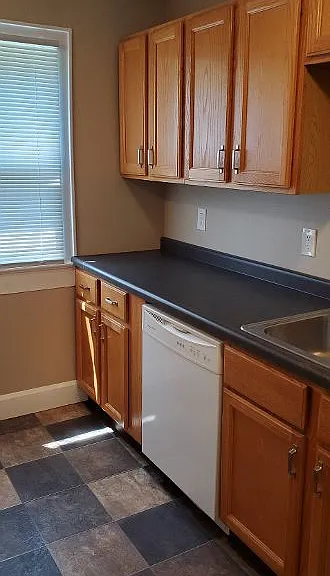 1444 N Euclid Ave — Photo 8