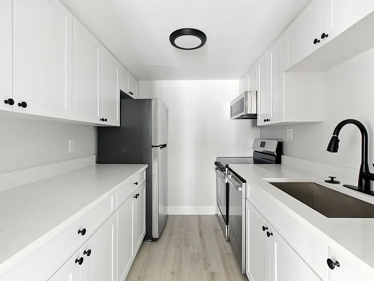 408 S Tampania Ave — Photo 25