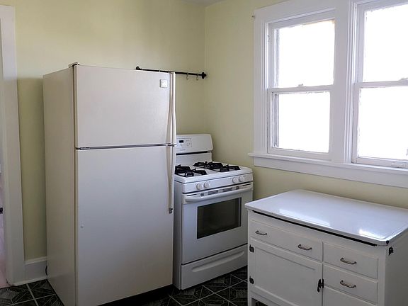 Kitchen (other view)