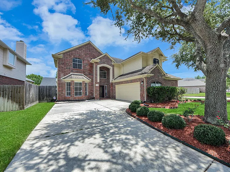 435 Leisure Dr — Photo 4