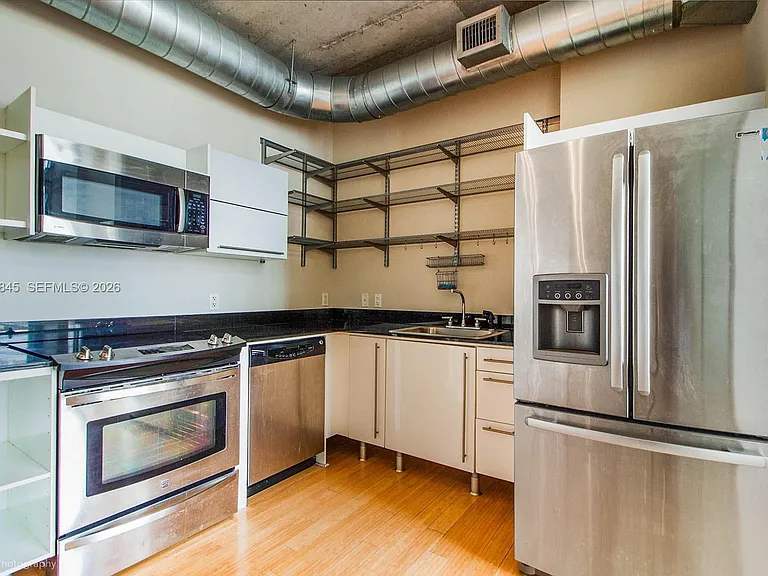 690 SW 1st Ct #Penthouse II24 — Photo 9