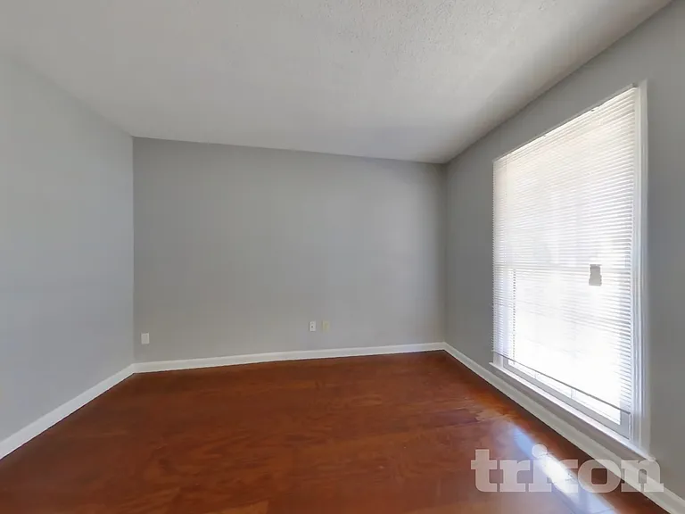 4981 Brownwood Dr — Photo 16