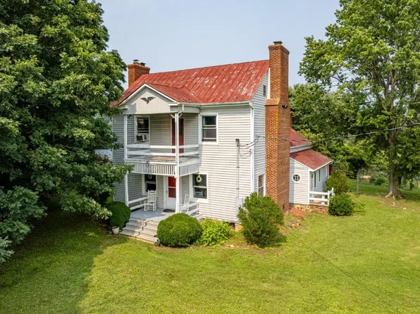 1086 Meadow Dr, Appomattox, VA 24522