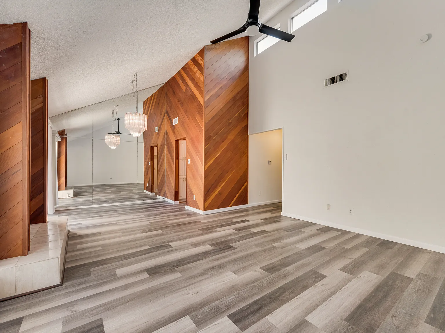 2 bed, 2.5 bath, 1500 sqft, $1,899 — Photo 3