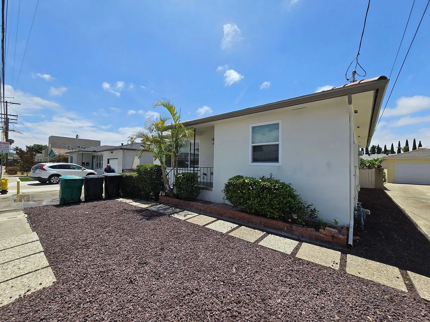 Fully renovated 4 bed 2 bath! — Photo 3