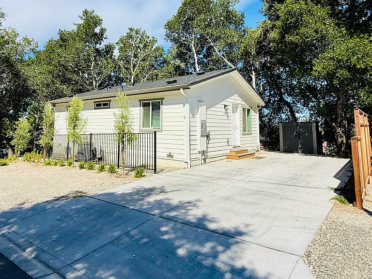 1045 East Ave — Photo 24