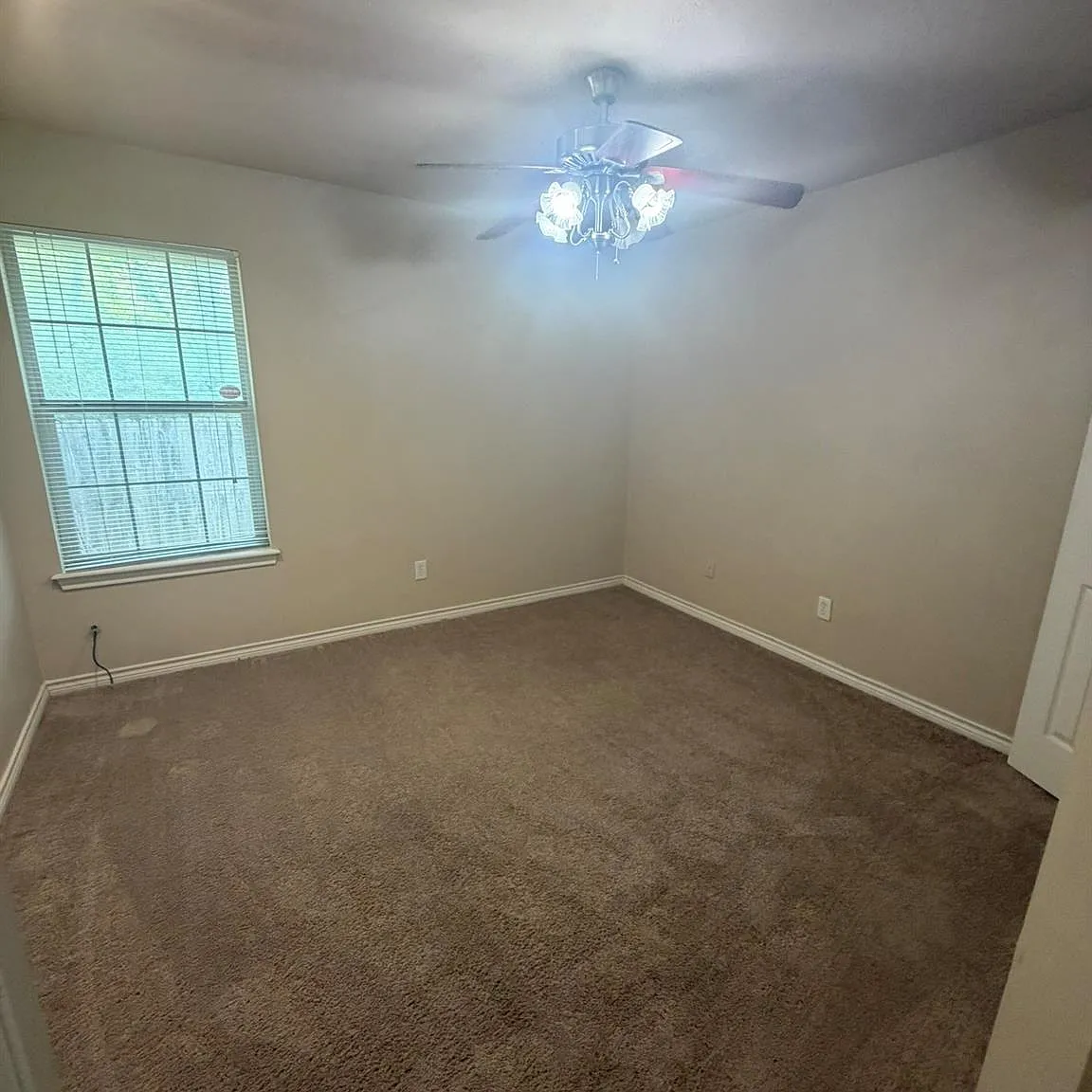 3 bed, 3.0 bath, 1322 sqft, $1,550 — Photo 4
