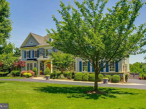 Stone and handiplank exterior