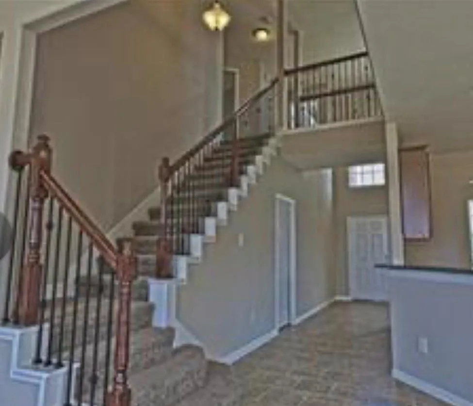 4 bed, 2.5 bath, 2542 sqft, $2,500 — Photo 4