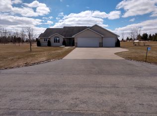 W4883 Deer Run Dr, Black Creek, WI 54106