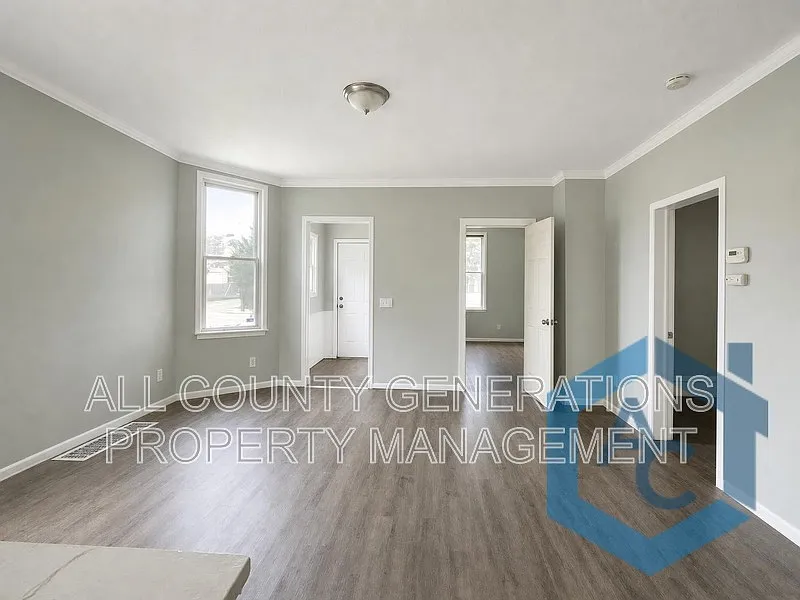 2 bed, 1.0 bath, $1,050 — Photo 4