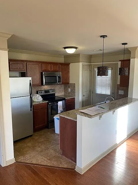 3 bed, 1259 sqft, $1,750 — Photo 2