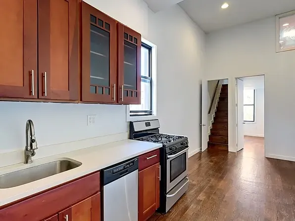 886 Franklin Ave, Brooklyn, NY