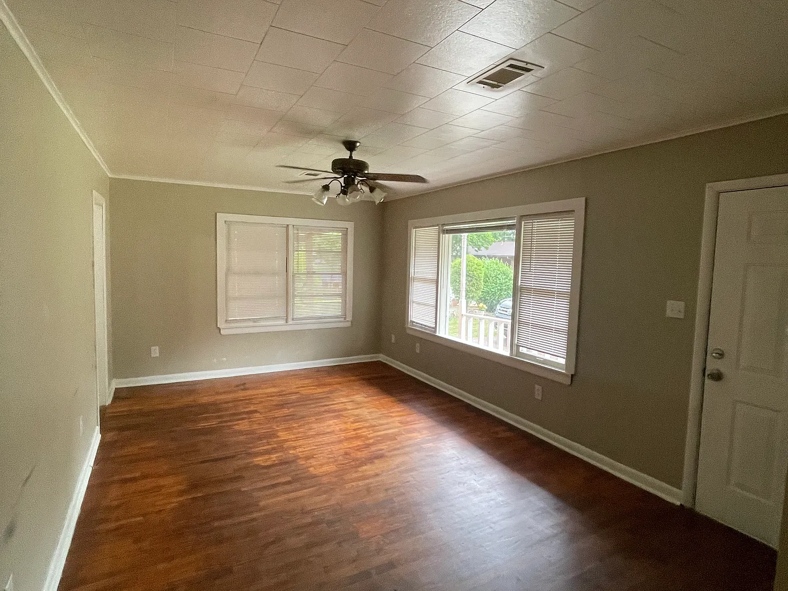 2 bed, 1000 sqft, $1,075 — Photo 3