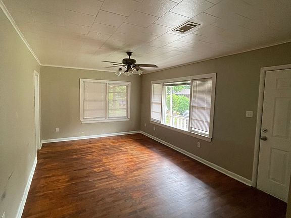 3rd image of 1207 Holly St