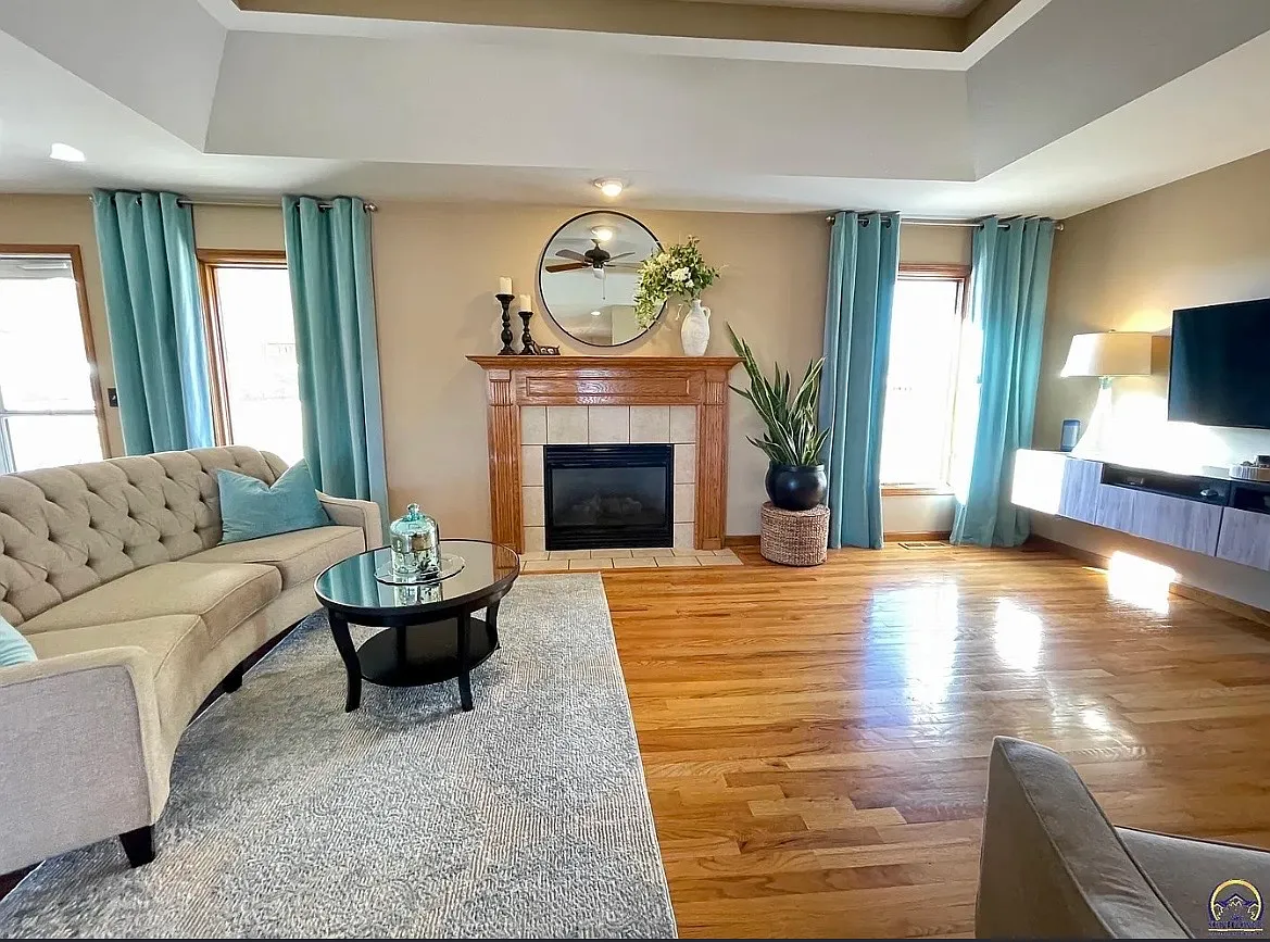 3 bed, 2748 sqft, $3,000 — Photo 2