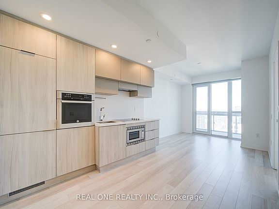 5th image of 39 Roehampton Ave #4002