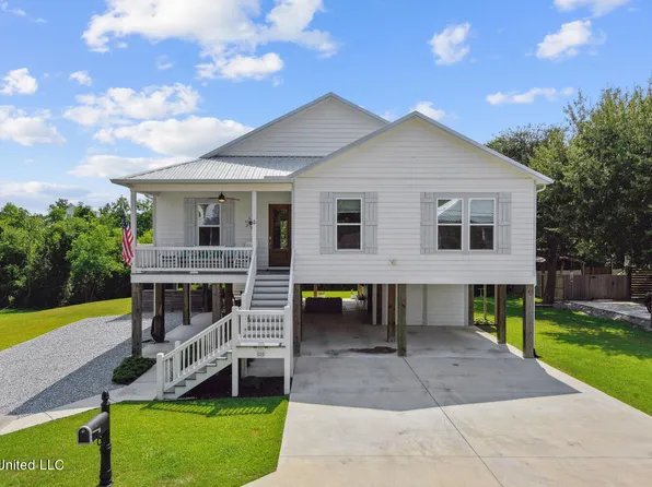 103 Adrienne Ct, Waveland, MS 39576