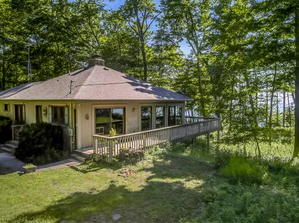 4569 S Lakeshore Dr, Ludington, MI 49431