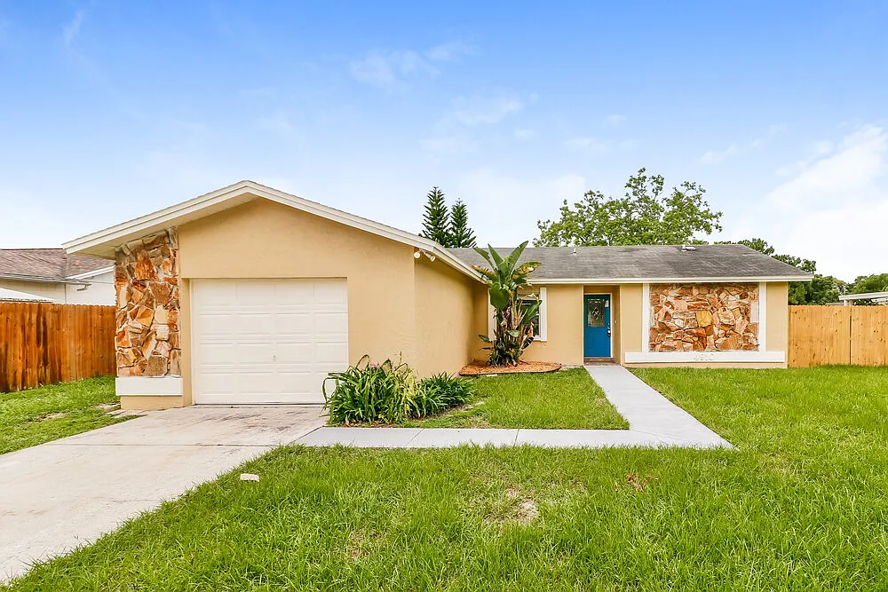 3 bed, 2.0 bath, 1289 sqft, $2,370 — Photo 1
