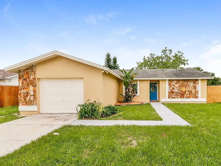 4910 Hi Vista Cir — Photo 1