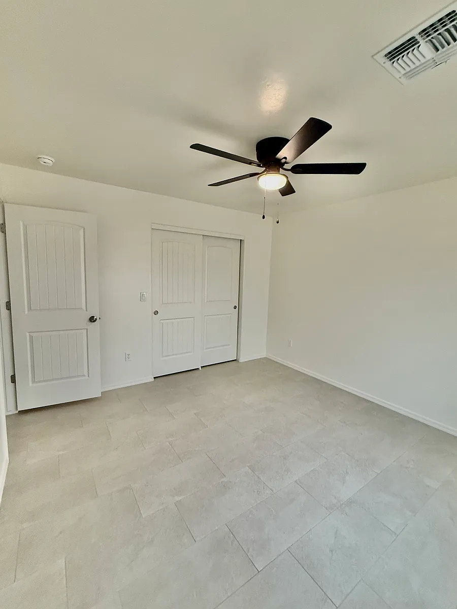 Building Photo - 418 Flor Ct #1