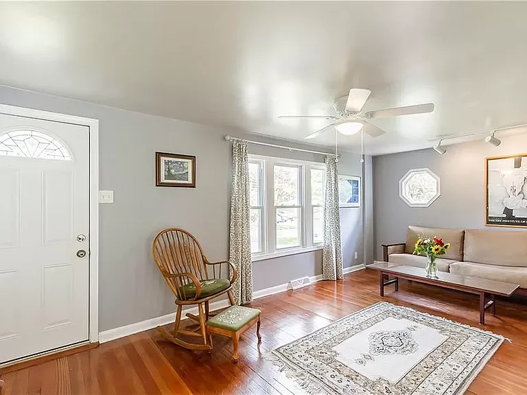 225 River Meadow Dr — Photo 4