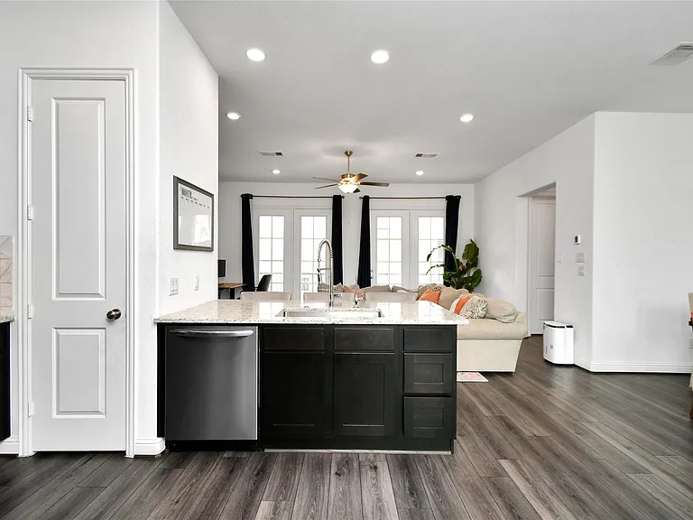 11012 Mikula Dr — Photo 11