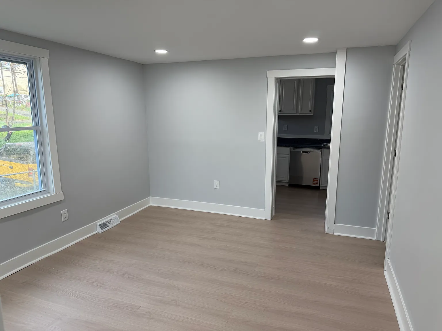 3 bed, 1320 sqft, $1,400 — Photo 4