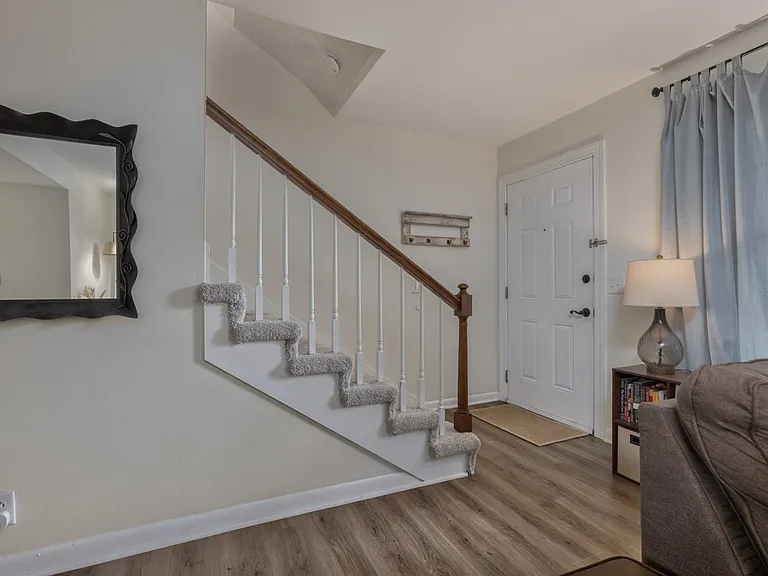 5515 Country Dr — Photo 3