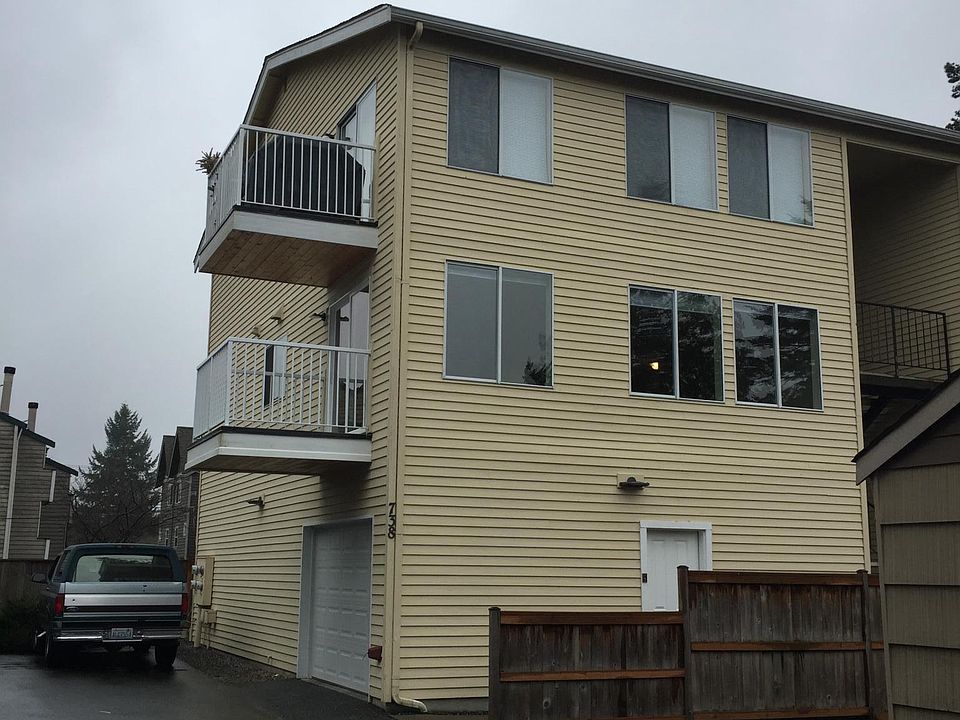 Second floor unit in a three unit bldg