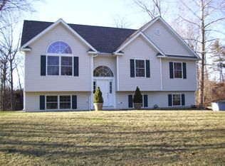 5 Susan Ln, Poughkeepsie, NY 12603