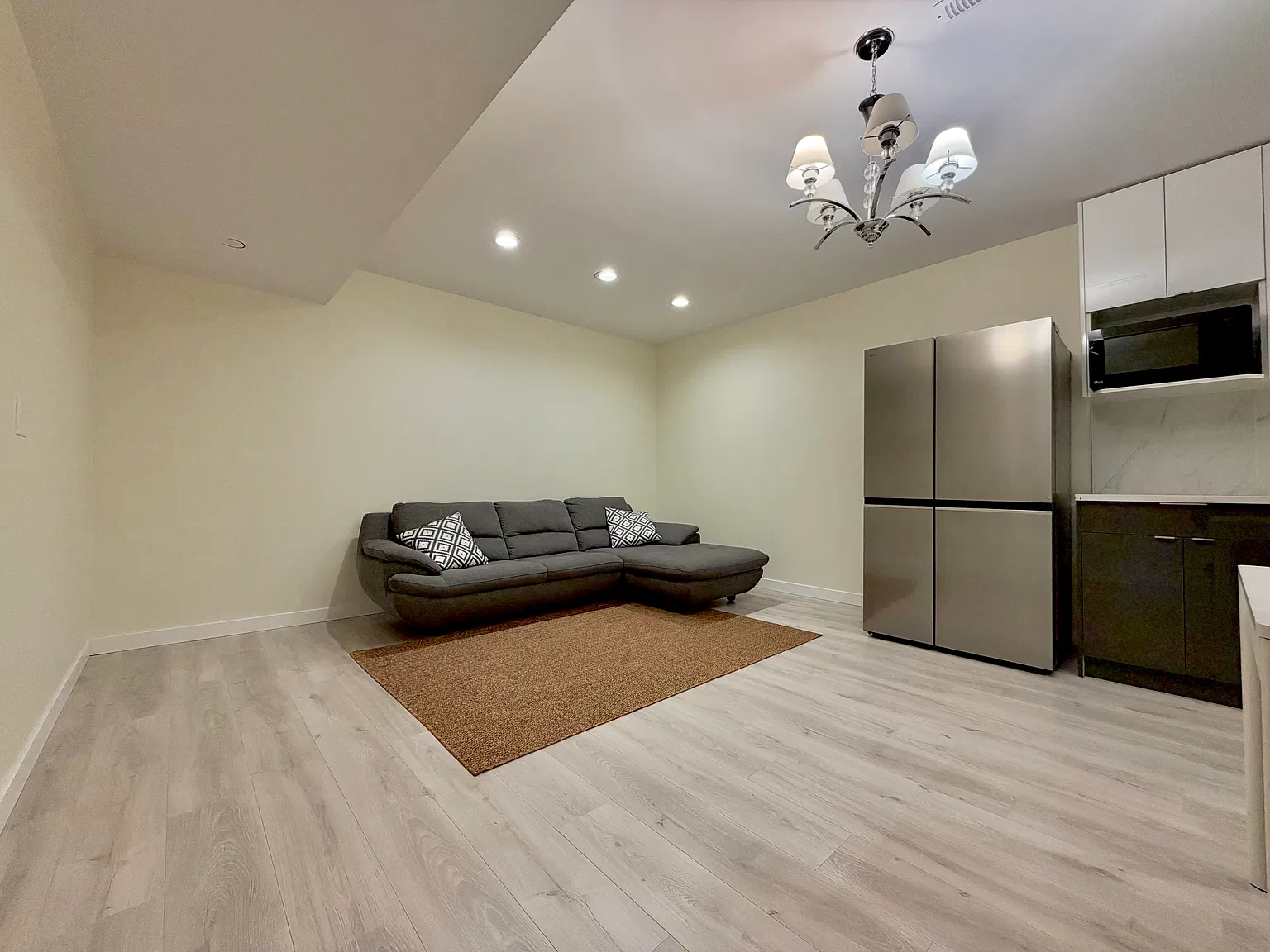 3 bed, 1681 sqft, $3,000 — Photo 3