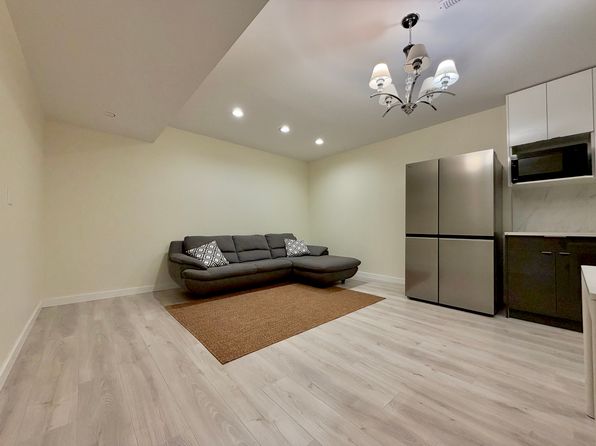 3 bedroom rental in Coquitlam — photo 3