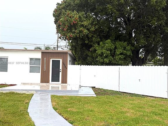 3rd image of 15545 Leisure Dr