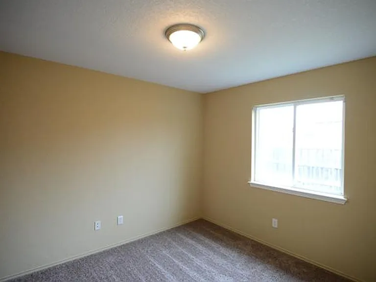 2810 Bastion Loop — Photo 13