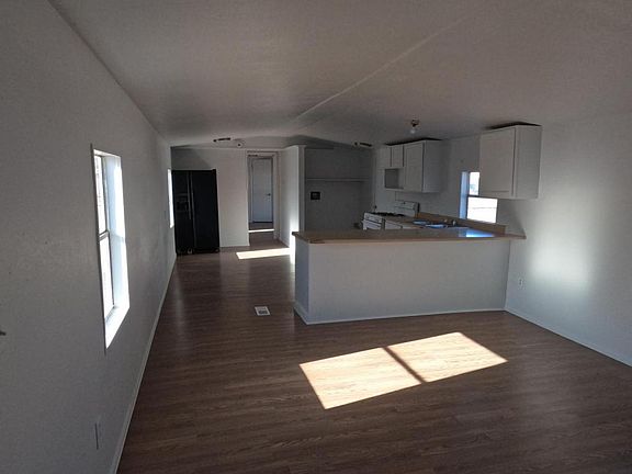 2nd image of 806 Dawn Ln