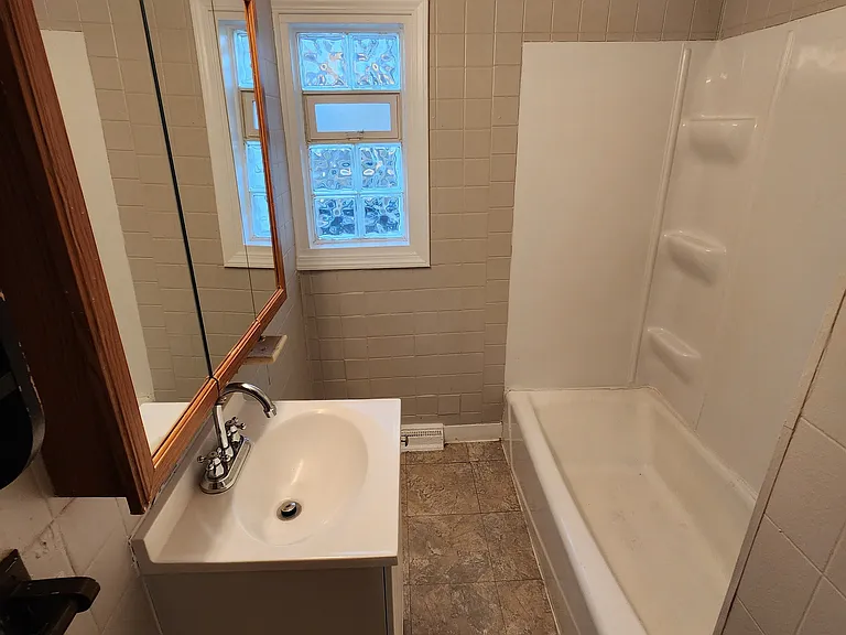 1353 S Linville Ave — Photo 16