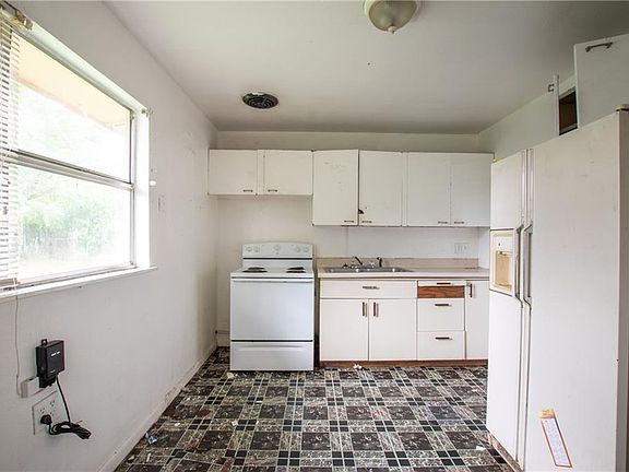 5th image of 4404 W Wallace Ave