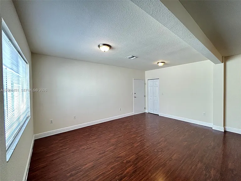 2931 Sheridan Ave #12 — Photo 4