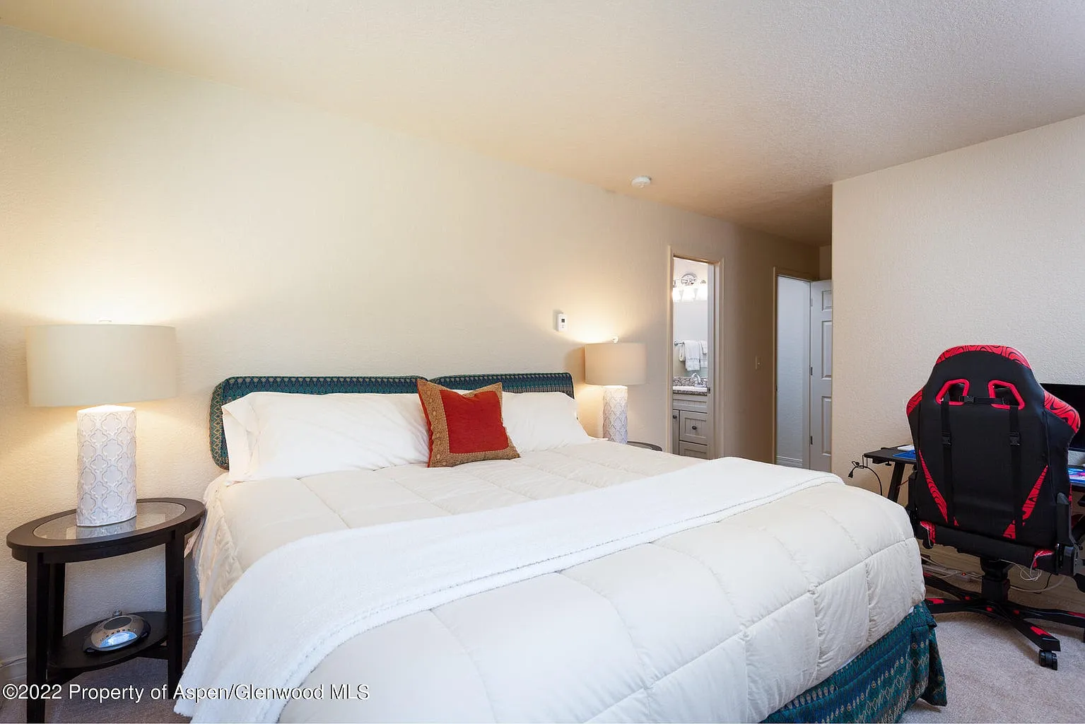 2 bed, 2.5 bath, 2115 sqft, $5,000 — Photo 3