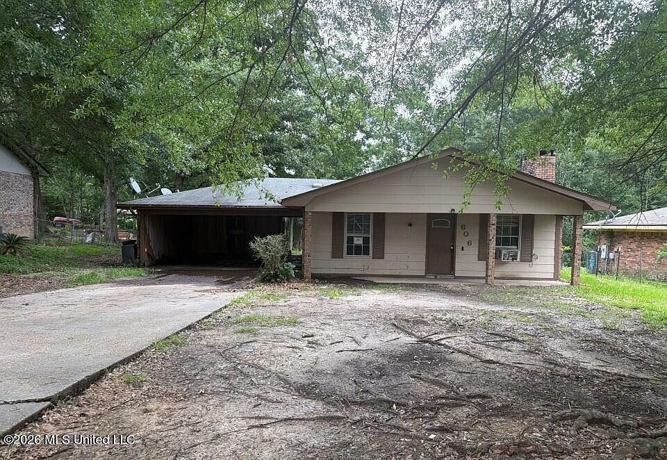 1st image of 606 Hacienda Ave